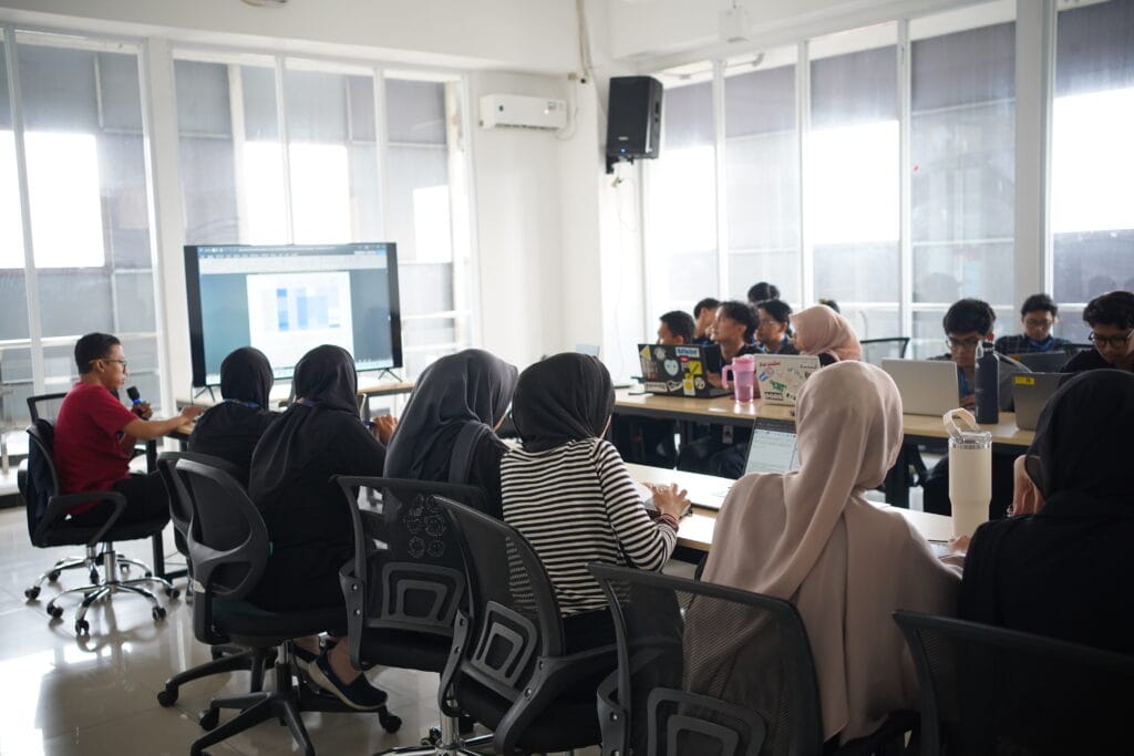 pelatihan penulisan artikel gouf x mcc